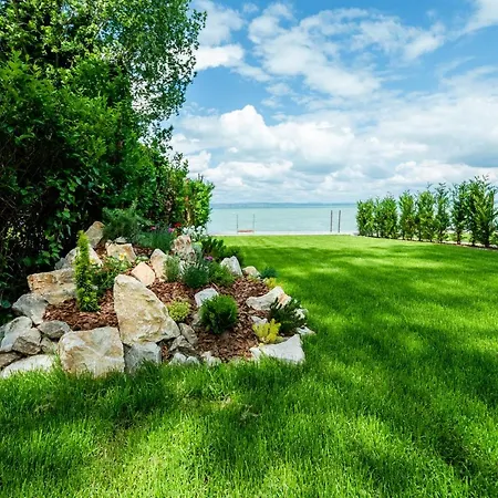Part Apartman - A - Privat Vizparttal Holiday home *
