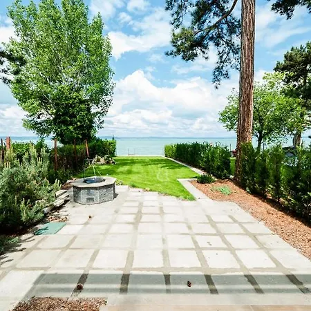 Holiday home Part Apartman - A - Privat Vizparttal